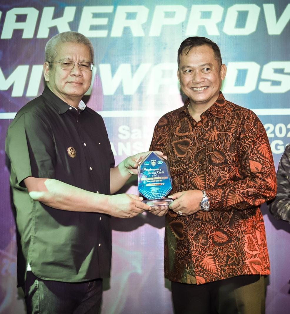 Bupati Bengkayang Sebastianus Darwis, S.E., M.M mendapat Anugerah IMI Kalimantan Barat Award Tahun 2023