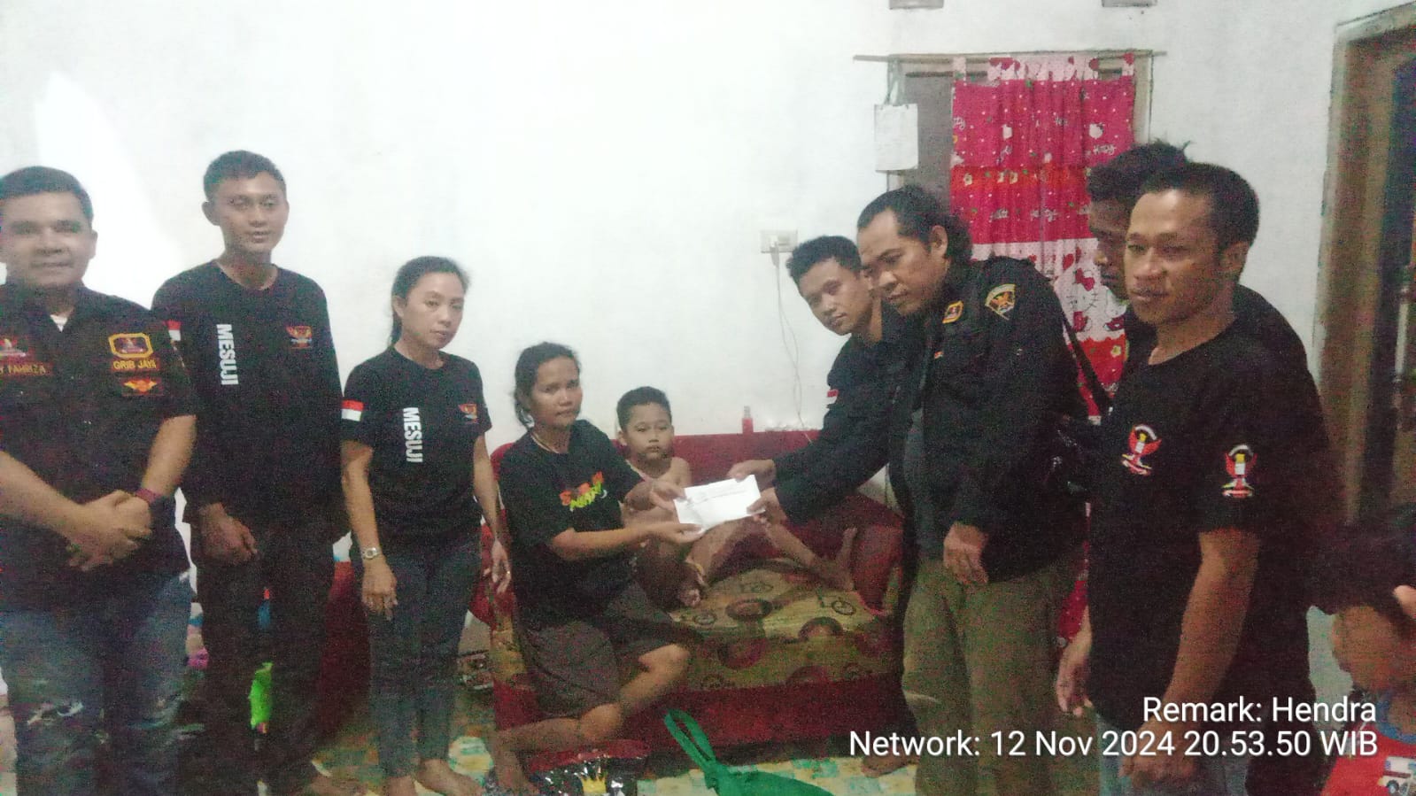 Ketua DPC Grib Jaya Donasi Kepada Yusuf Anak Dengan Luka Bakar Desa Margojadi”